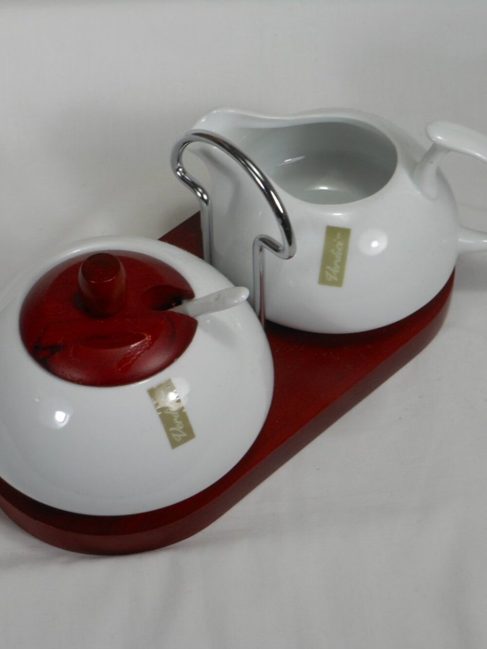 new Verdici white porcelain creamer and sugar bowl set